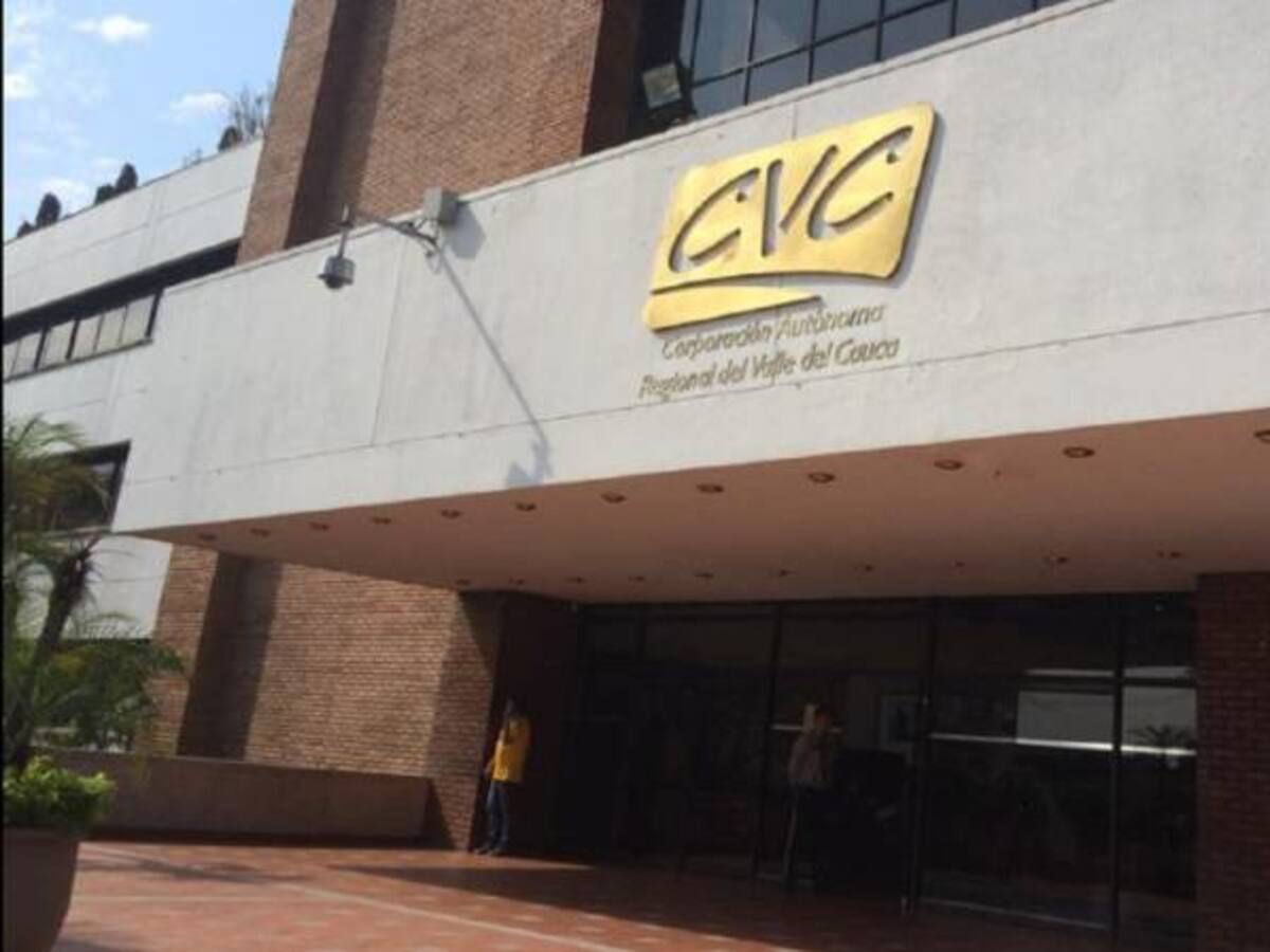 La CVC sancionará a quienes hicieron quemas con humo y mal olor en la noche en Cali