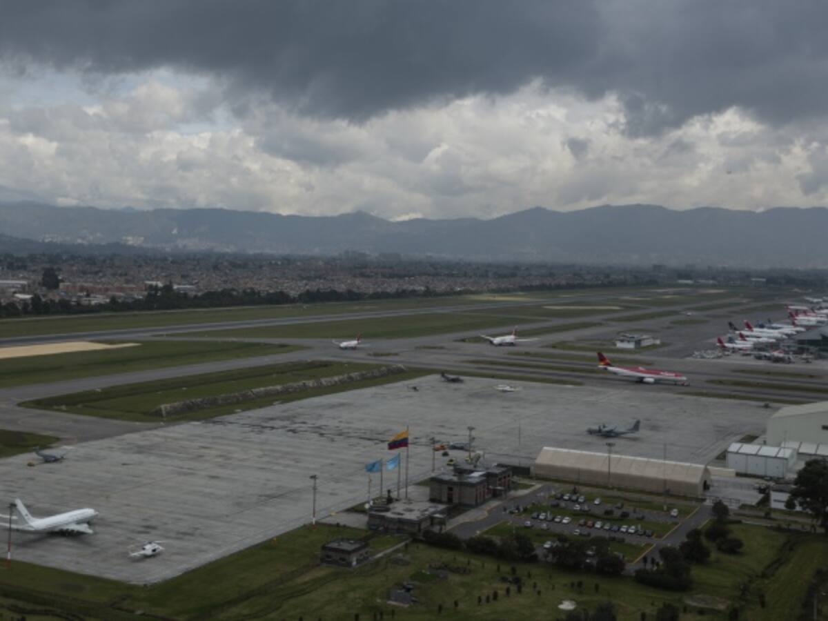 En Bogotá hay fuertes vientos de cola que afectan la operación aérea