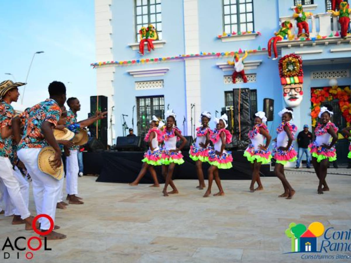 Con la izada de bandera se inició la fiesta del Carnaval