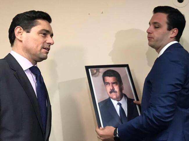 Enviado de Guaidó toma agregaduría militar venezolana y consulado en NYC
