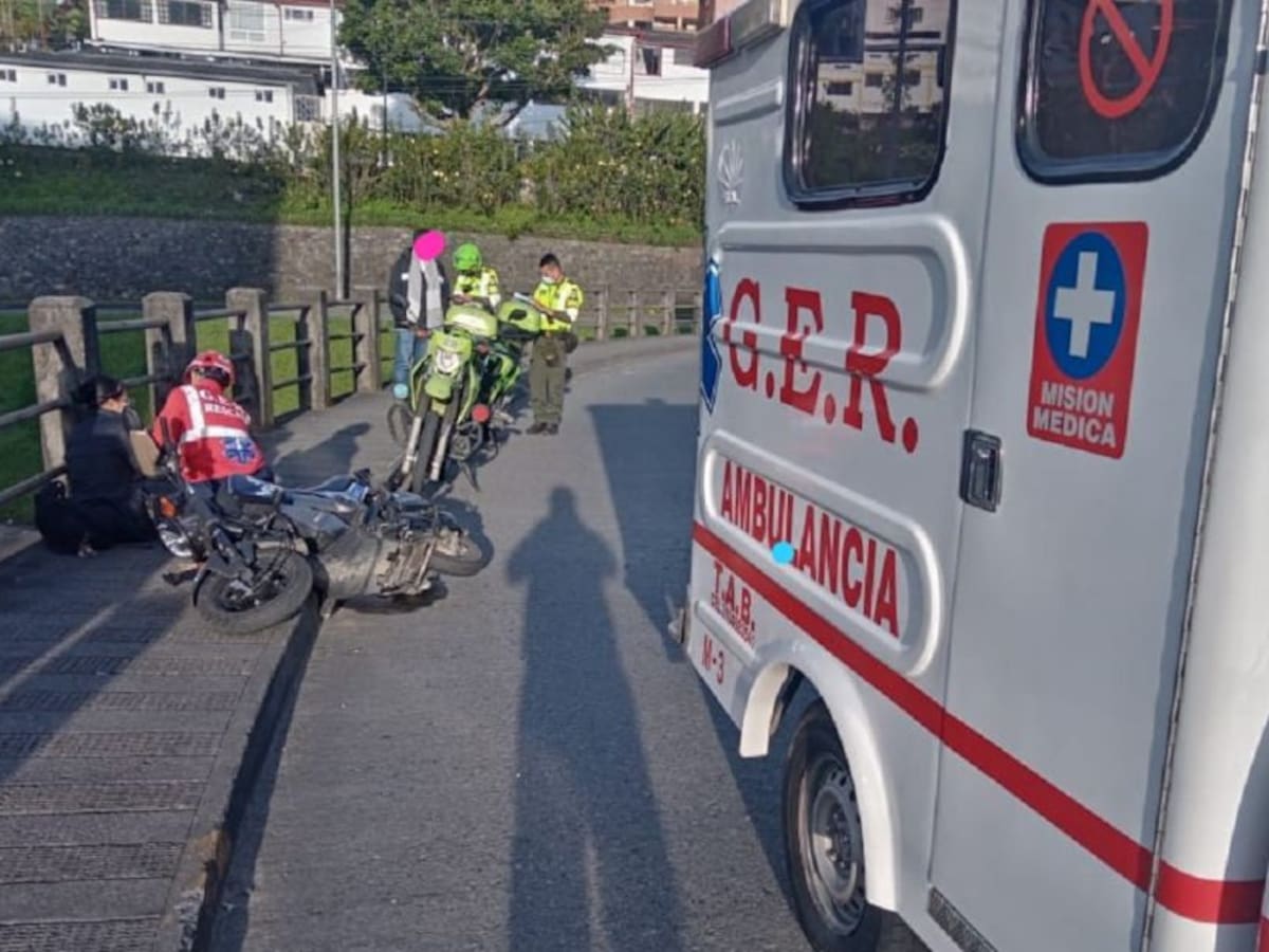 Motociclista posiblemente embriagado atropelló a mujer en Manizales