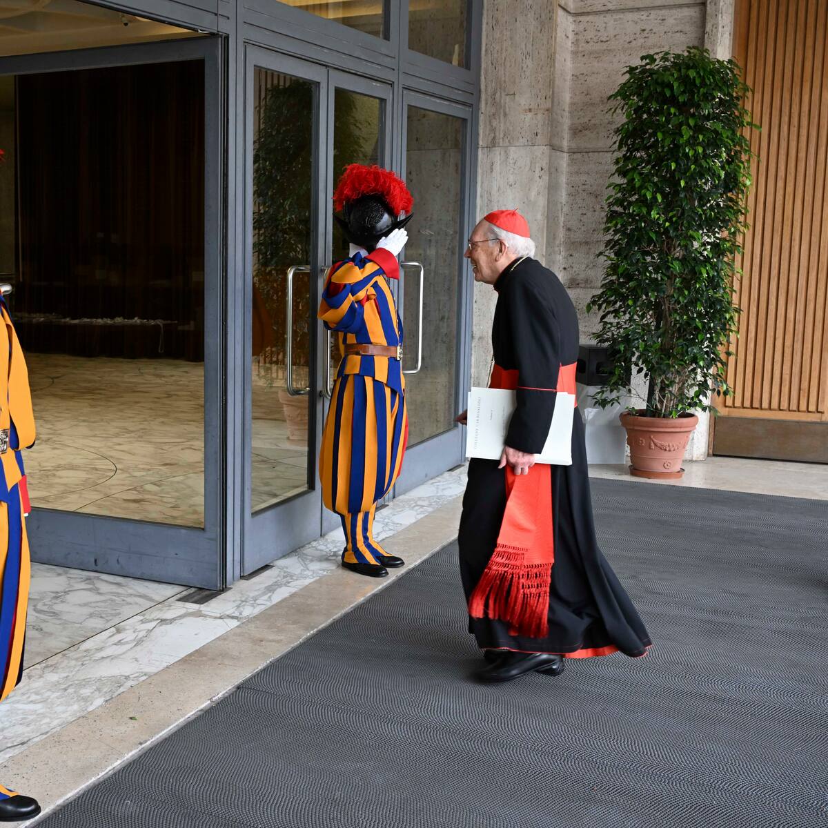 Empleados del Vaticano denuncian que su salario está congelado hace 17 años