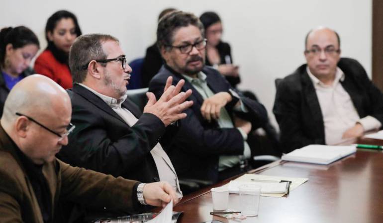 Rodrigo Londoño, Timochenko, en una reunión con la Fuerza Alternativa Revolucionaria del Común.