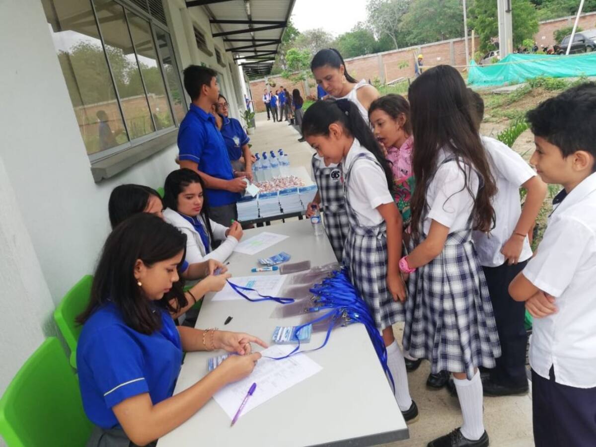 En Neiva, educadores buscan casa a casa, alumnos para sus instituciones educativas.