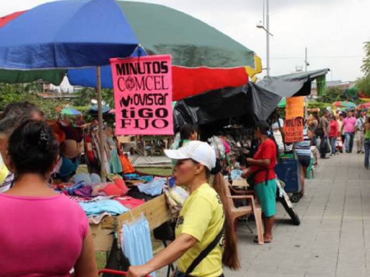 Vendedores informales esperan socialización y reubicación