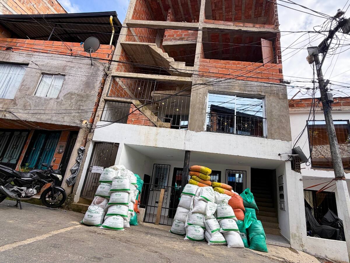 Distrito suspende obras ilegales en zona de protección de quebrada en San Antonio de Prado