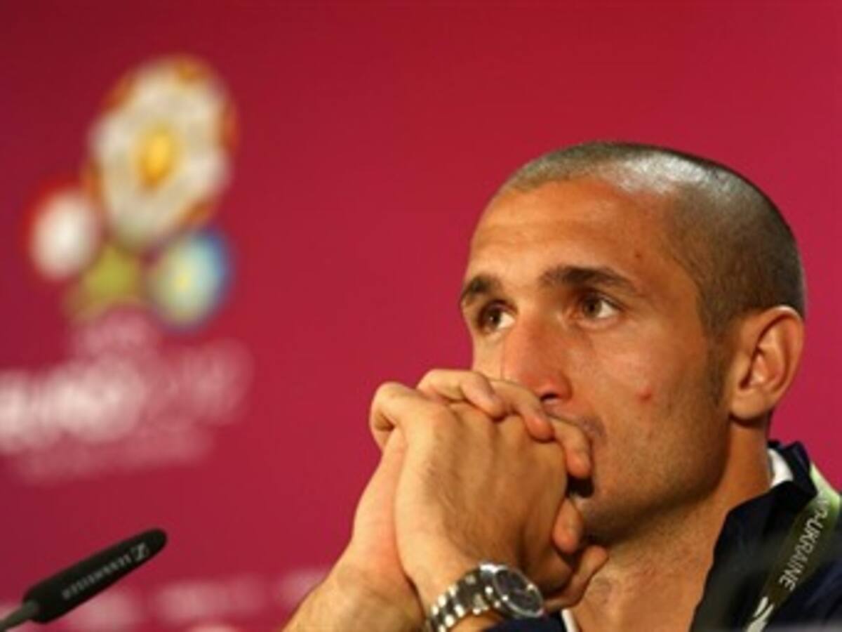 Italia necesita de un triunfo para sobrevivir en la Eurocopa