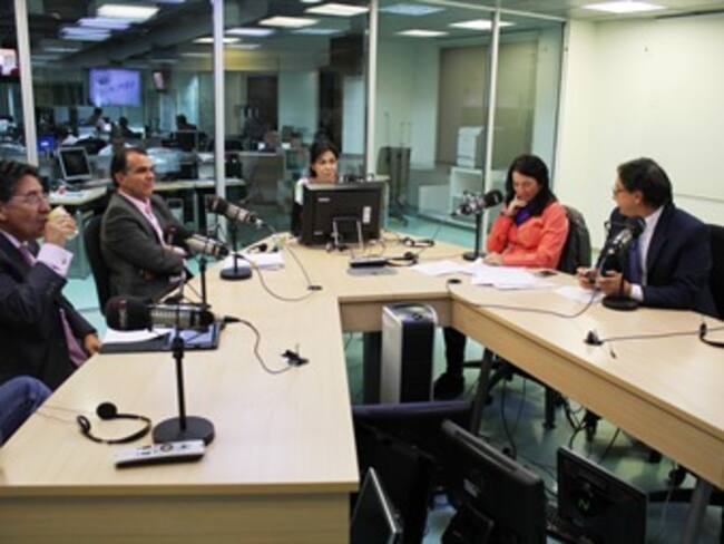 Así se registró en otros medios el debate de Hora 20 con Zuluaga