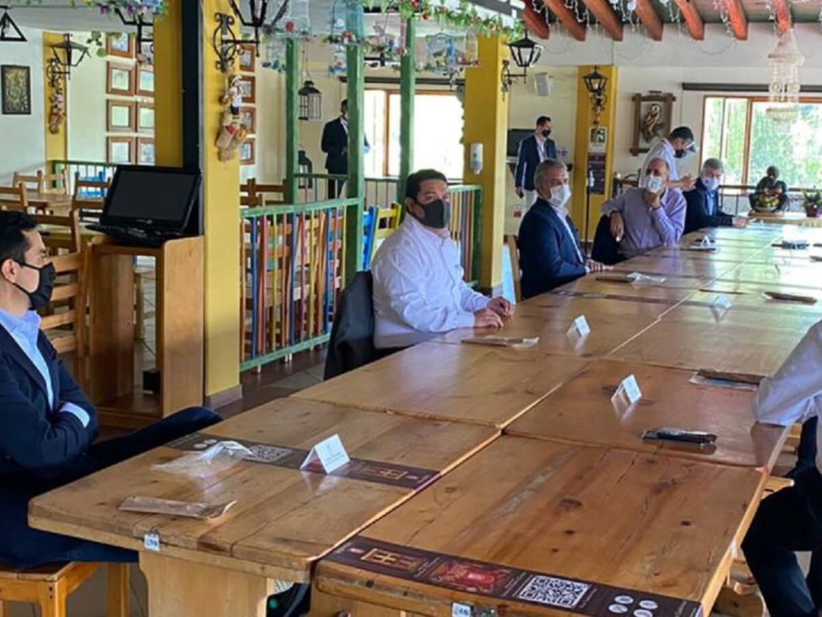 Restaurantes deberán estar inscritos en "Medellín Me Cuida" para reabrir