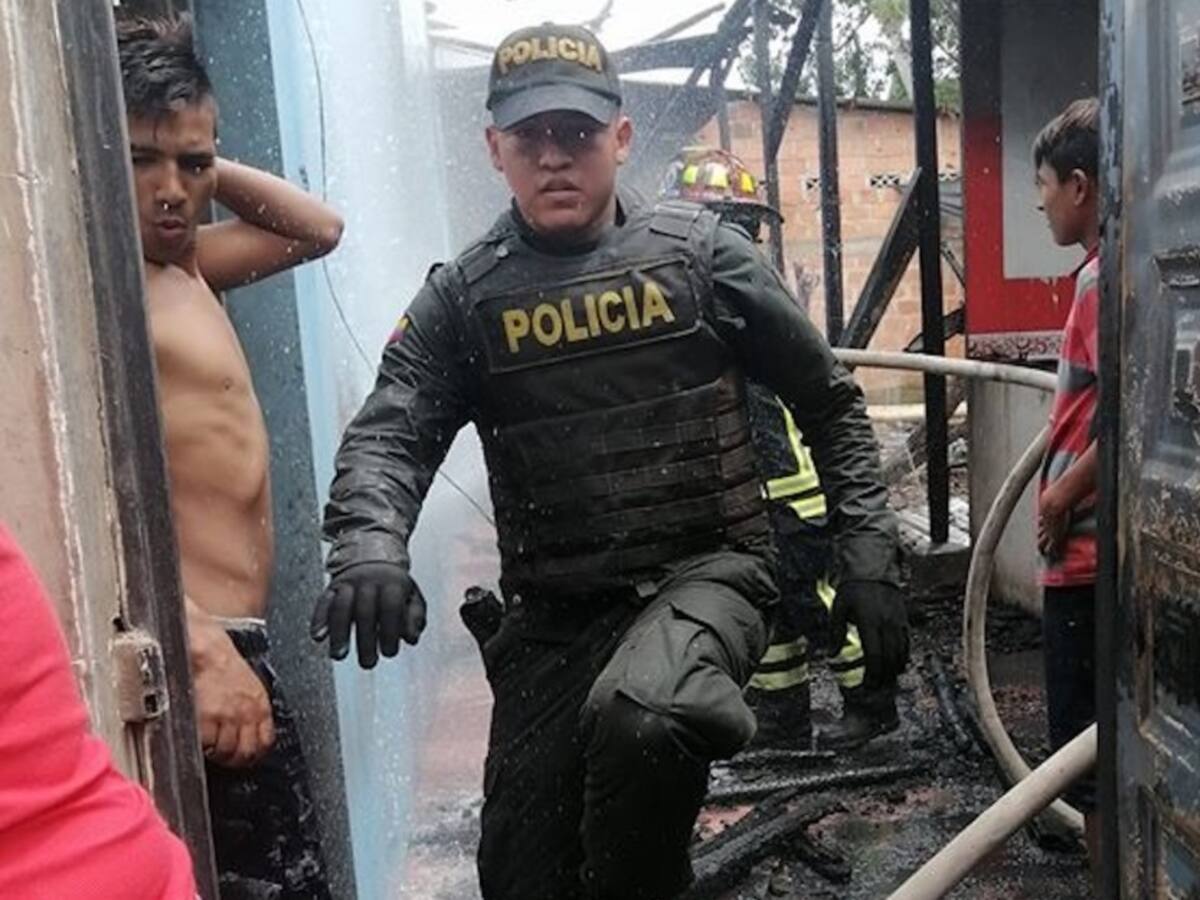 Auxiliar de la Policía salvó a una familia