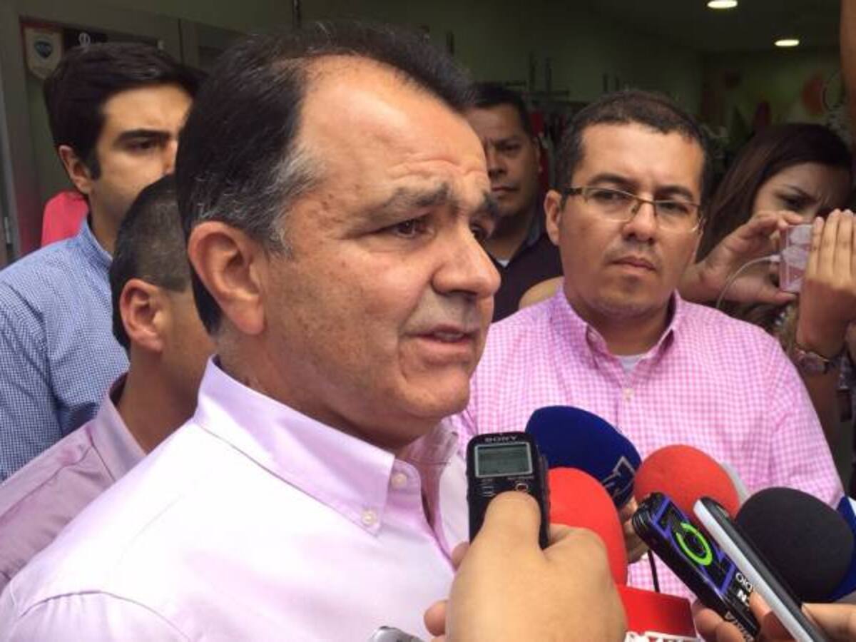"Anuncio del frente primero de las Farc va ligado al narcotráfico" Óscar Iván Zuluaga
