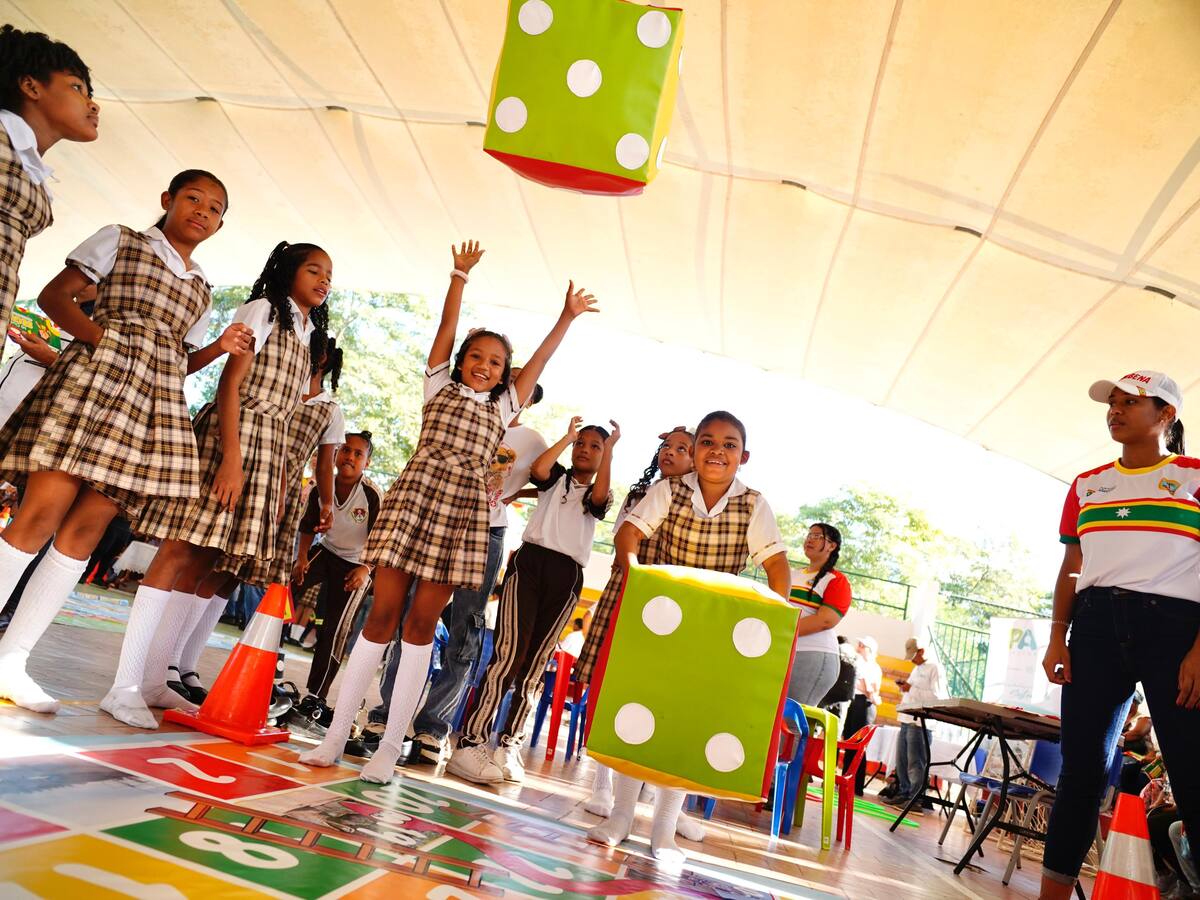 Ecopetrol entrega 3.600 kits a estudiantes para promover la permanencia escolar en Cartagena