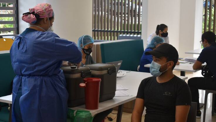 Jóvenes entre los 15 y 19 años se deben vacunar con agendamiento