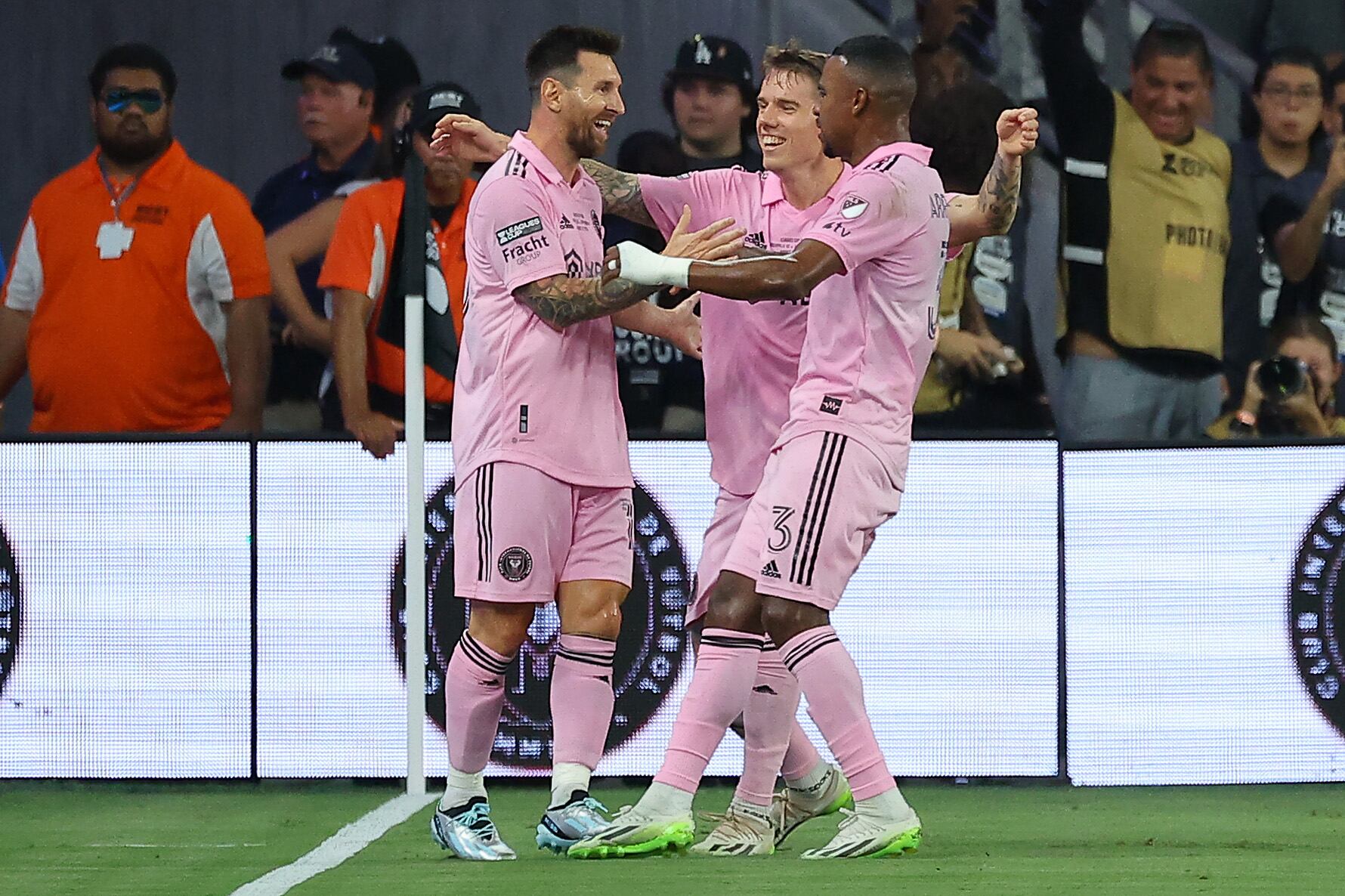 Lionel Messi anota con el Inter Miami en la final de la Leagues Cup (Photo by Kevin C. Cox/Getty Images)