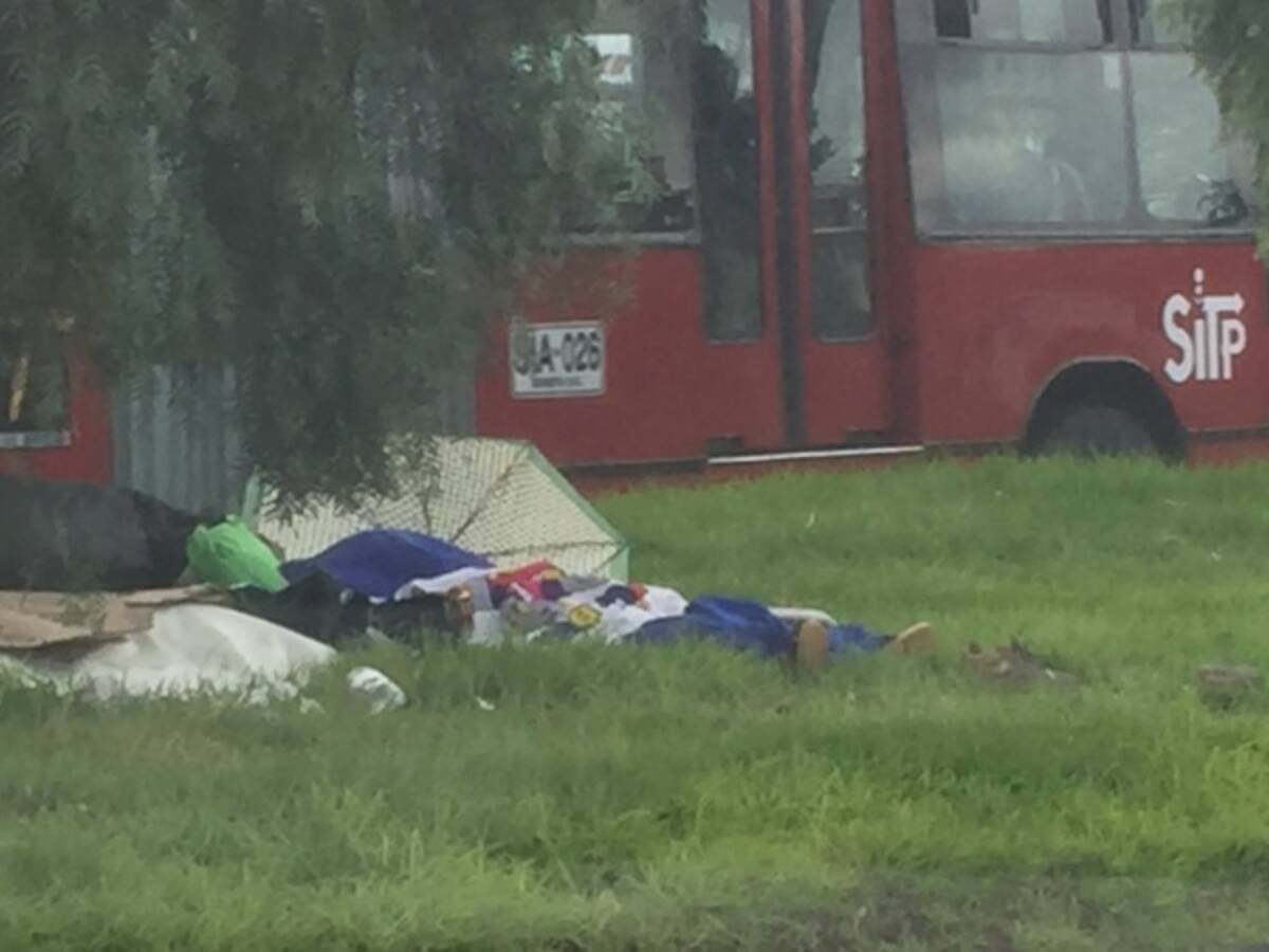 Separadores en la Autopista Norte se convirtieron en ‘dormitorios’ para habitantes de calle