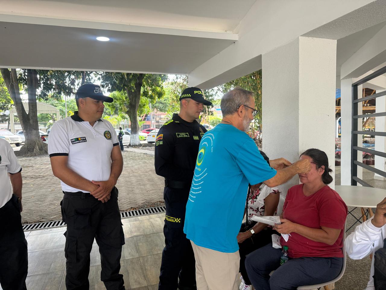 Entregan más de 1.000 gafas con fórmula médica a población vulnerable en Palmira, Valle