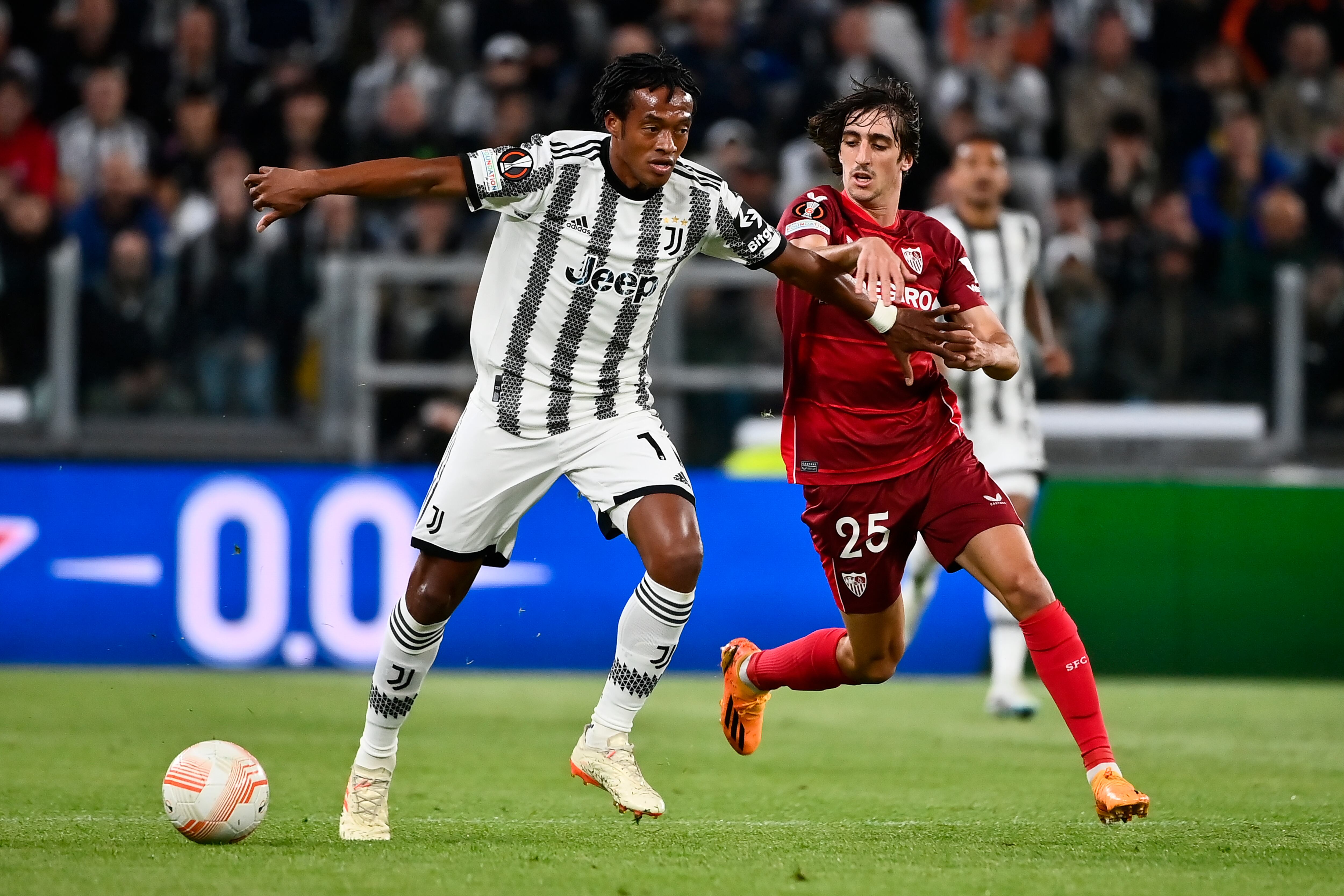 Juan Guillermo Cuadrado en el duelo entre Juventus y Sevilla por Europa League. (Photo by Stefano Guidi/Getty Images)