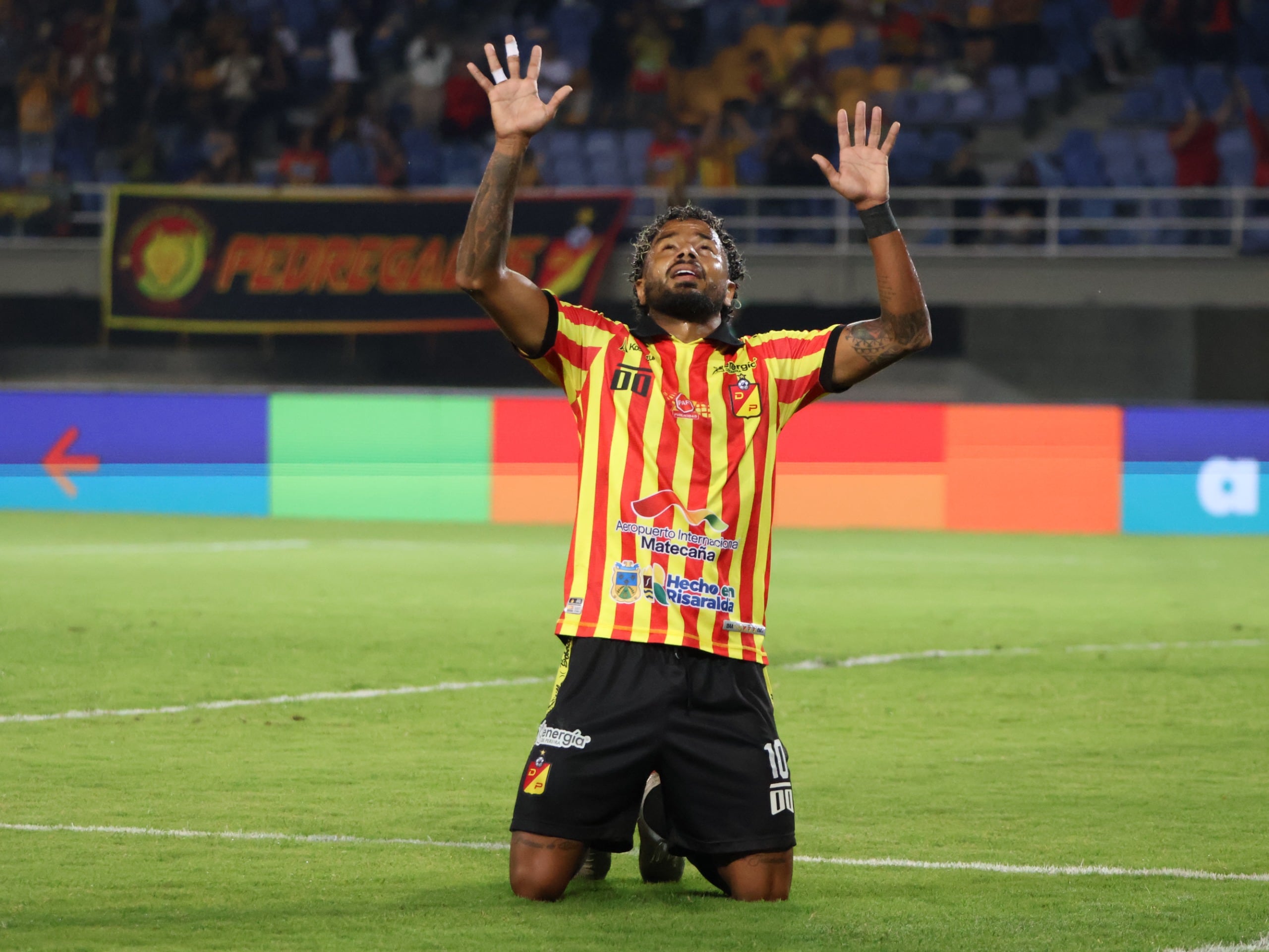 Yesus Cabrera celebra uno de sus goles ante Millonarios / Colprensa.