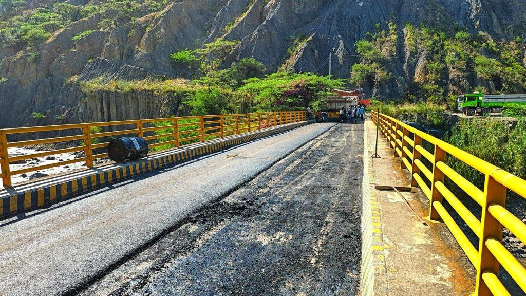 Las obras de mantenimiento en el puente Pinzón, el cual conecta el norte de Boyacá, continuarán cerca de dos semanas más / Foto: Secretaría de Infraestructura de Boyacá.