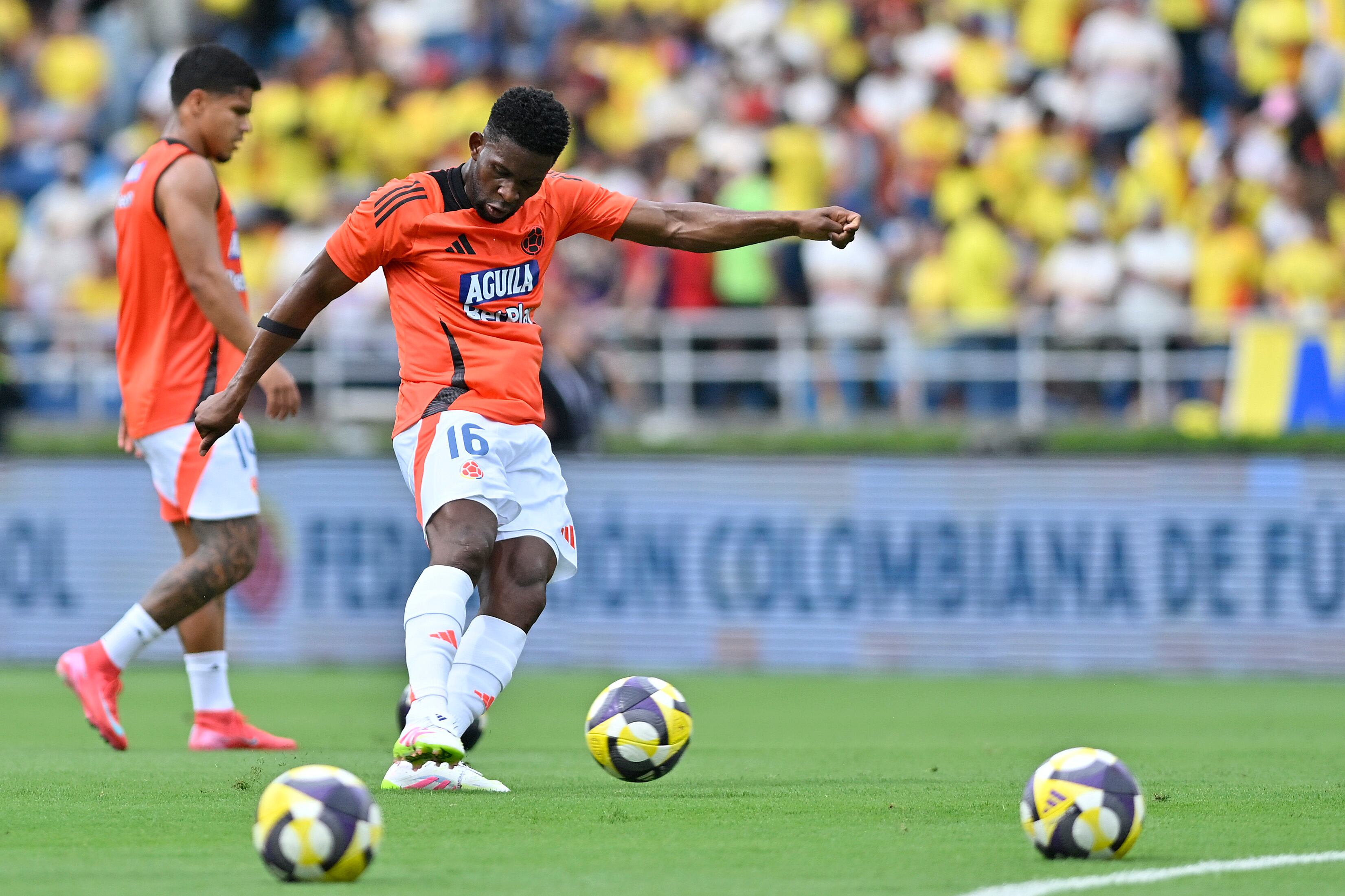 BARRANQUILLA, COLOMBIA - JUNE 06: Jefferson Lerma of Colombia warms up prior to the FIFA World Cup 2026 South American Qualifier match between Colombia and Peru at Roberto Melendez Metropolitan Stadium on June 06, 2025 in Barranquilla, Colombia. (Photo by Gabriel Aponte/Getty Images)