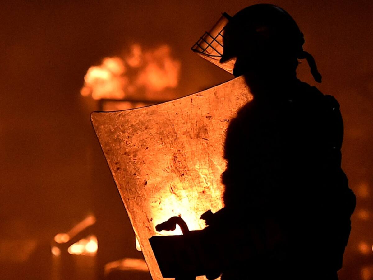 Viajeros atrapados por más de 24 horas en vía Bogotá-Tunja por protestas