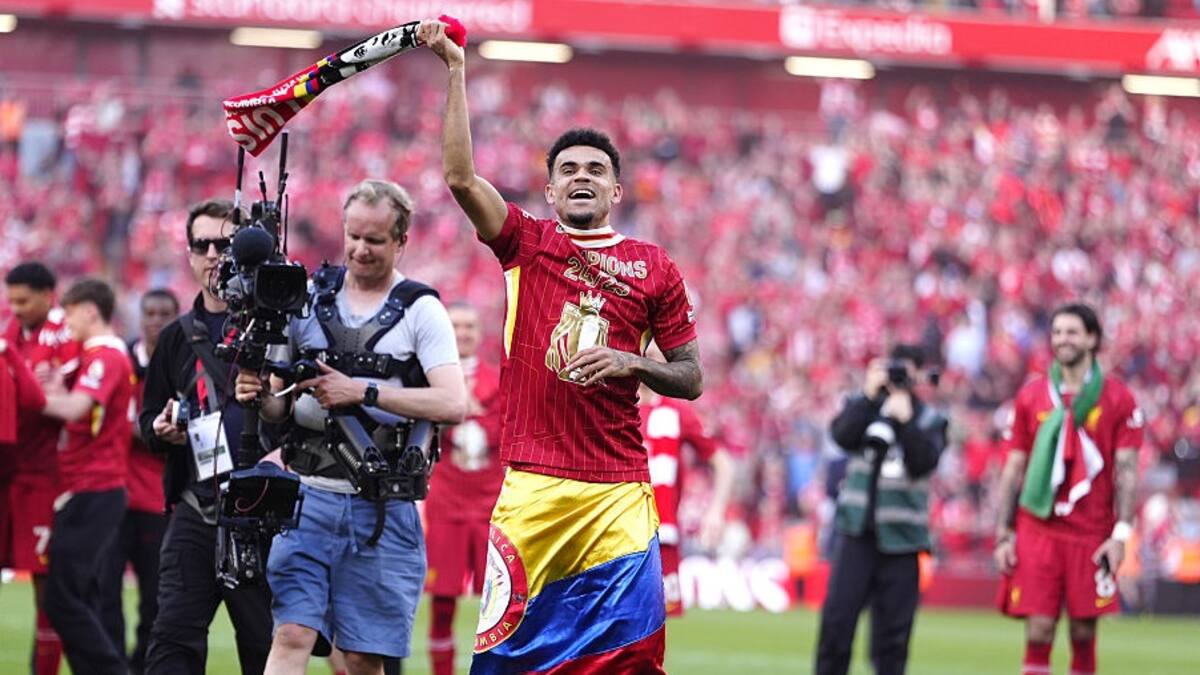 VIDEO | Luis Díaz recibió una ovación histórica por parte de Anfield, tras coronar la Premier League