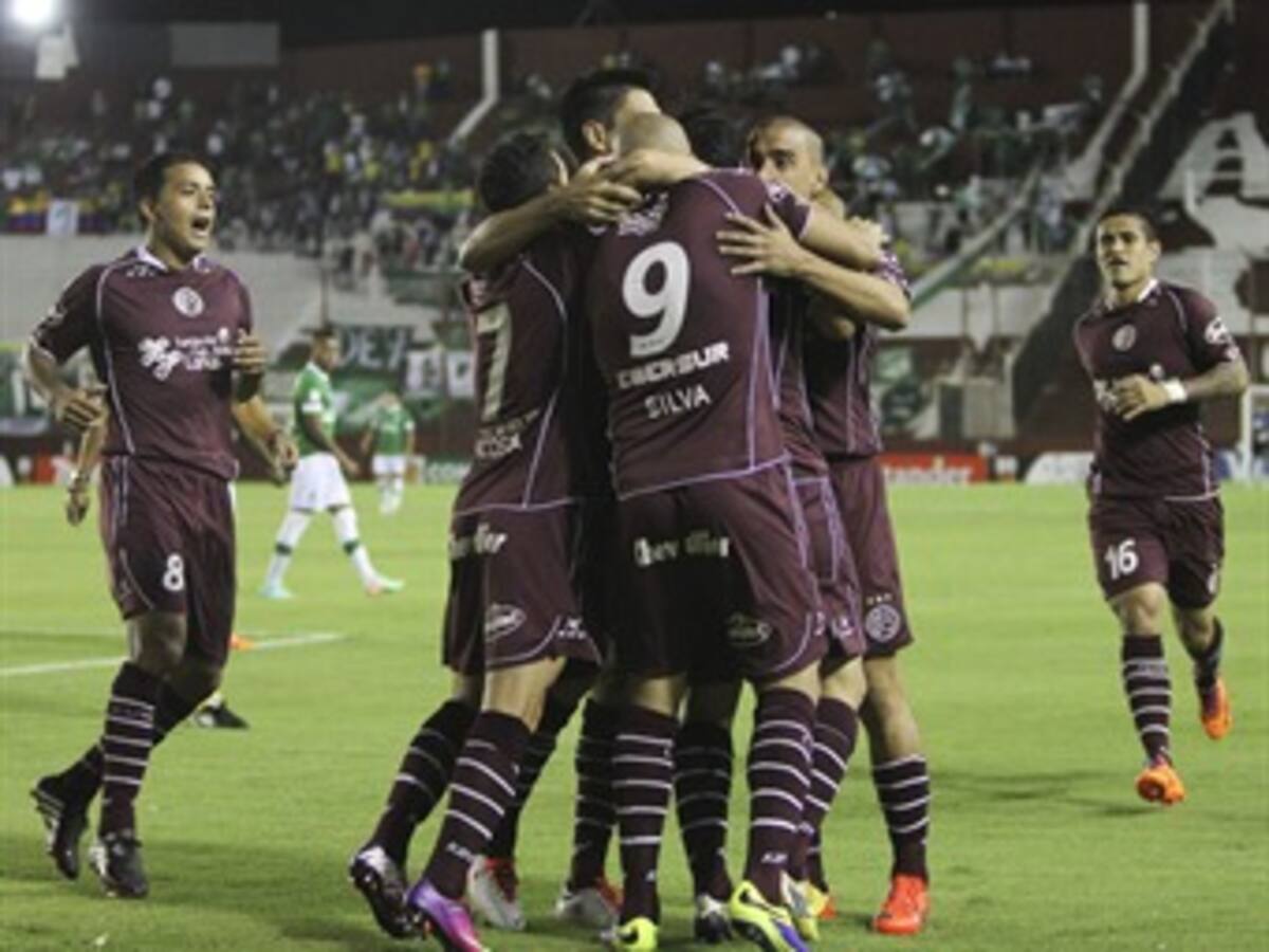 Lanús vence 2-0 Deportivo Cali y resucita en el grupo 3
