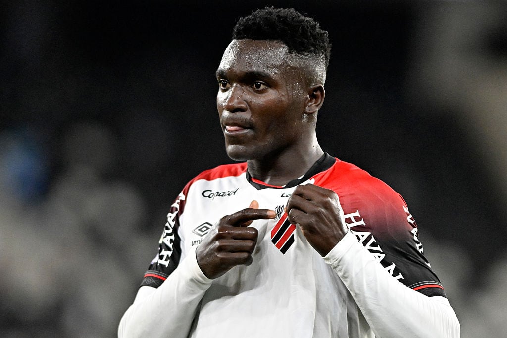 Con gol de taco incluido, Kevin Viveros marcó doblete en el triunfo del Athletico Paranaense. (Photo by Andre Ricardo/Sports Press Photo/Getty Images)