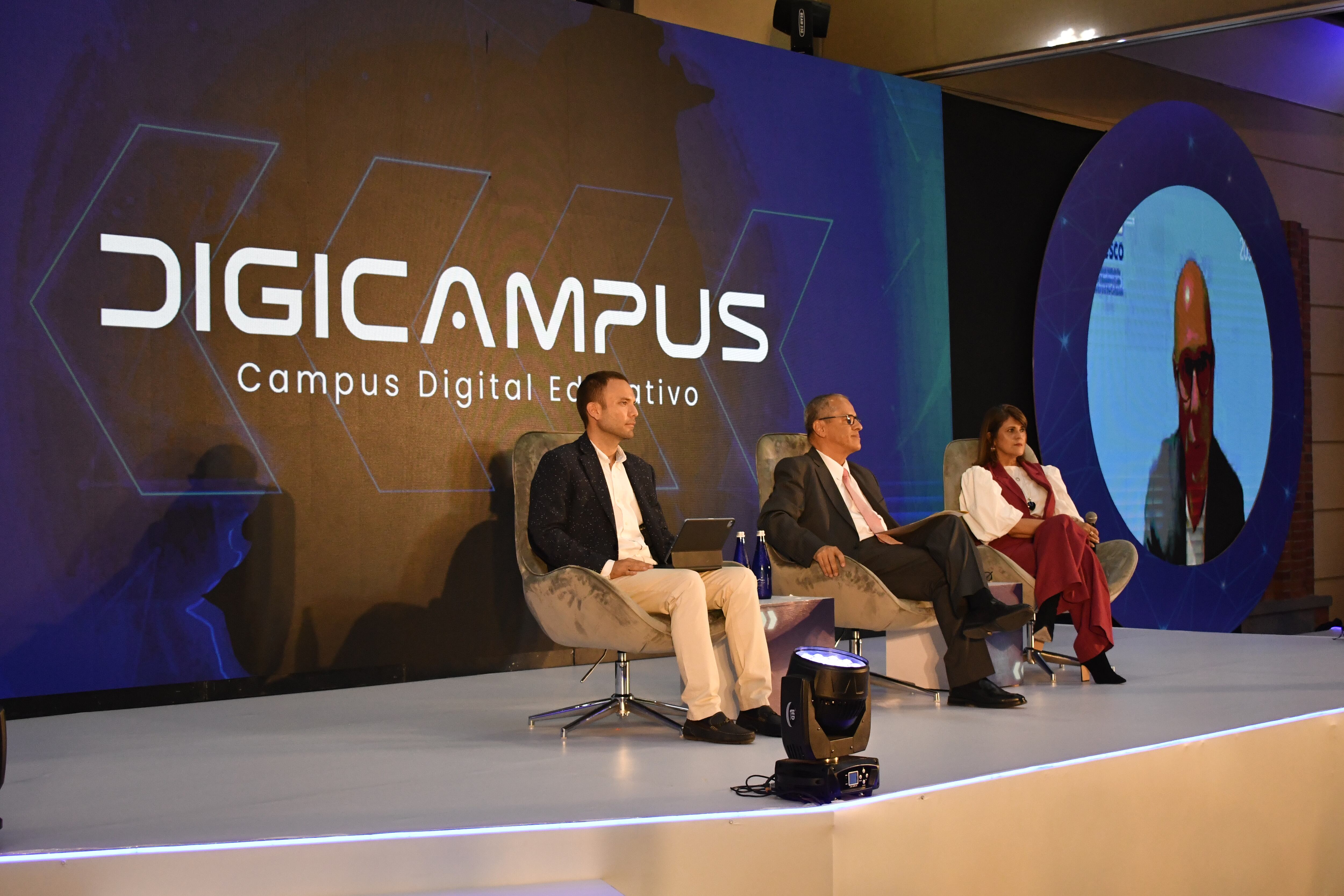 La UAO es pionera en la región en infraestructura tecnológica gracias a sus 56 salones híbridos totalmente equipados con tecnología de última generación / Foto: cortesía UAO