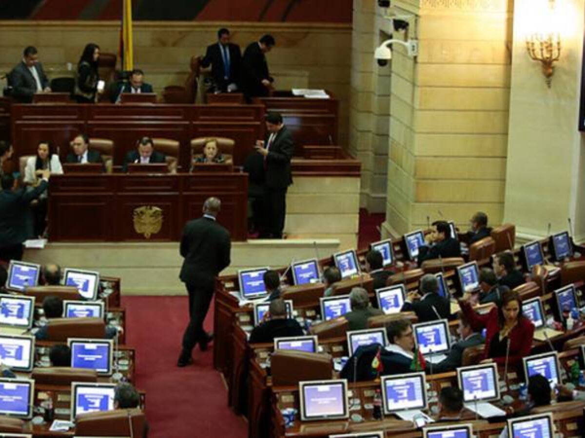 A interrogatorio implicados en presuntas irregularidades en venta de vehículos del Senado