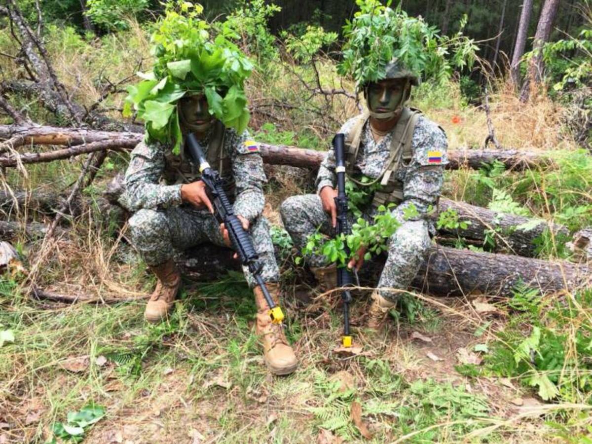 Estudiantes de la Escuela Naval de Cadetes culminan curso en EE.UU