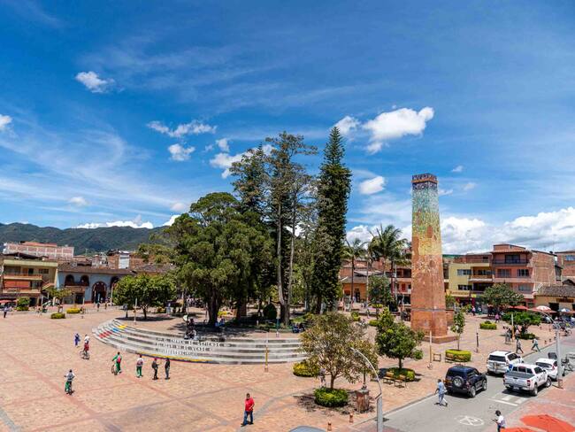 Parque principal del Carmen de Viboral, Antioquia. Foto: Antioquia es mágica.