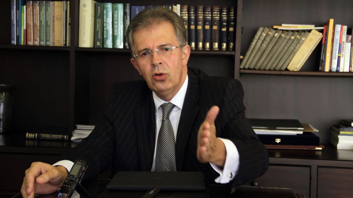“La juez falló en derecho”: exmagistrado Arrubla sobre condena contra el expresidente Álvaro Uribe