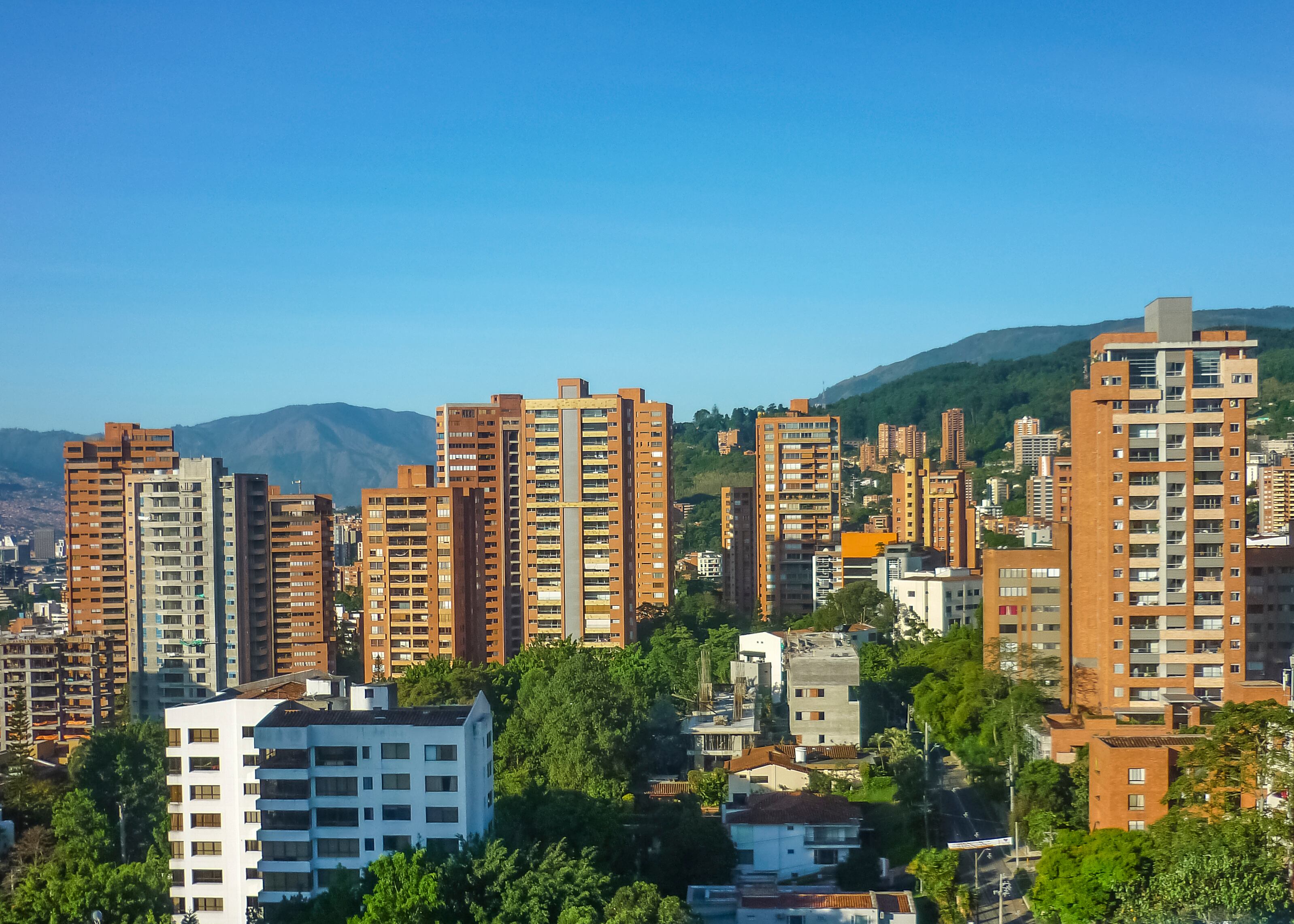 Vista de edificios residenciales en Colombia. (Foto vía Getty Images)