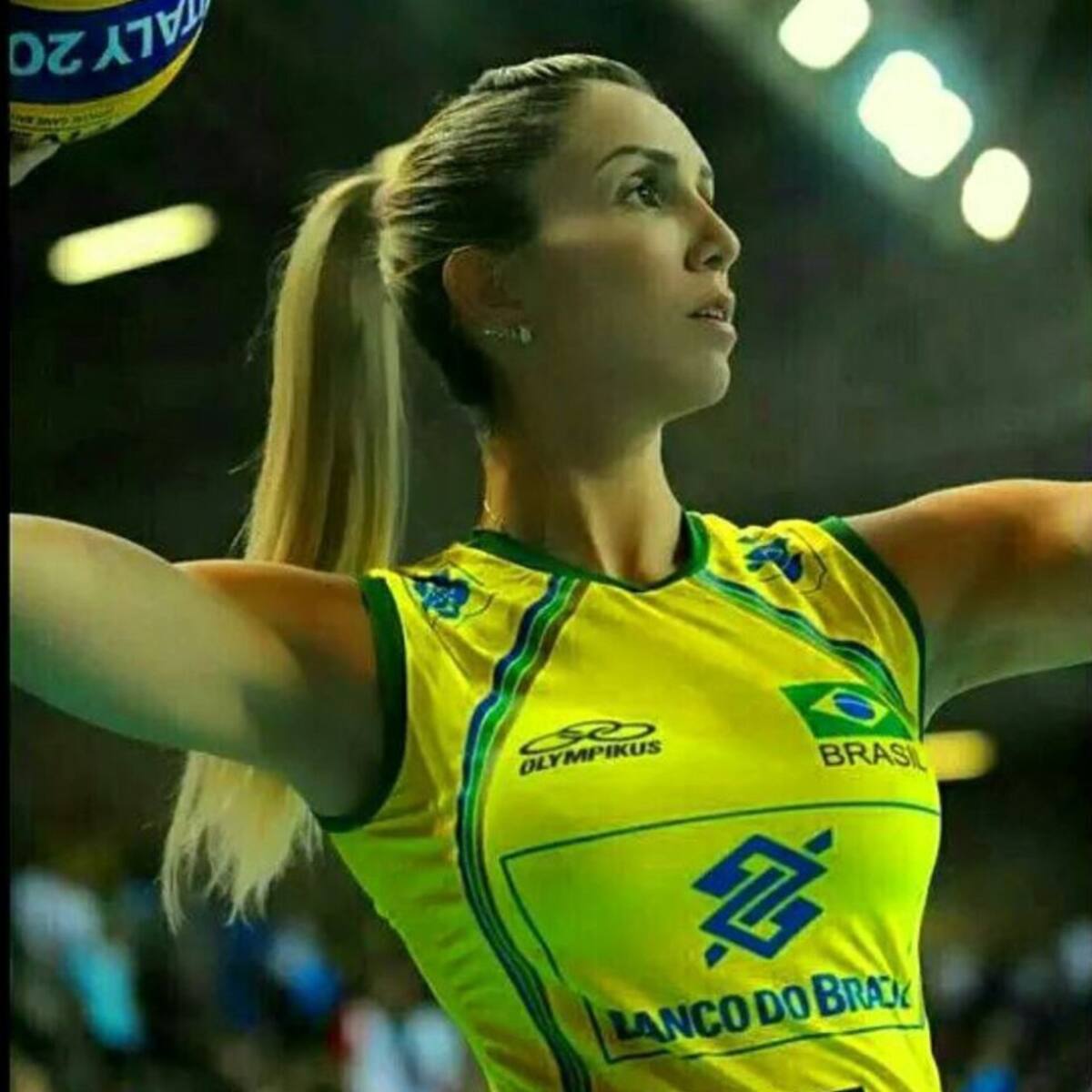 Thaísa Menezes es la jugadora brasilera de Voleibol.