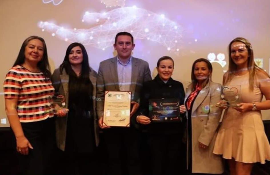 Los gerentes de los hospitales de Duitama y de Chiquinquirá (centro de la foto), recibieron reconocimiento en Bogotá