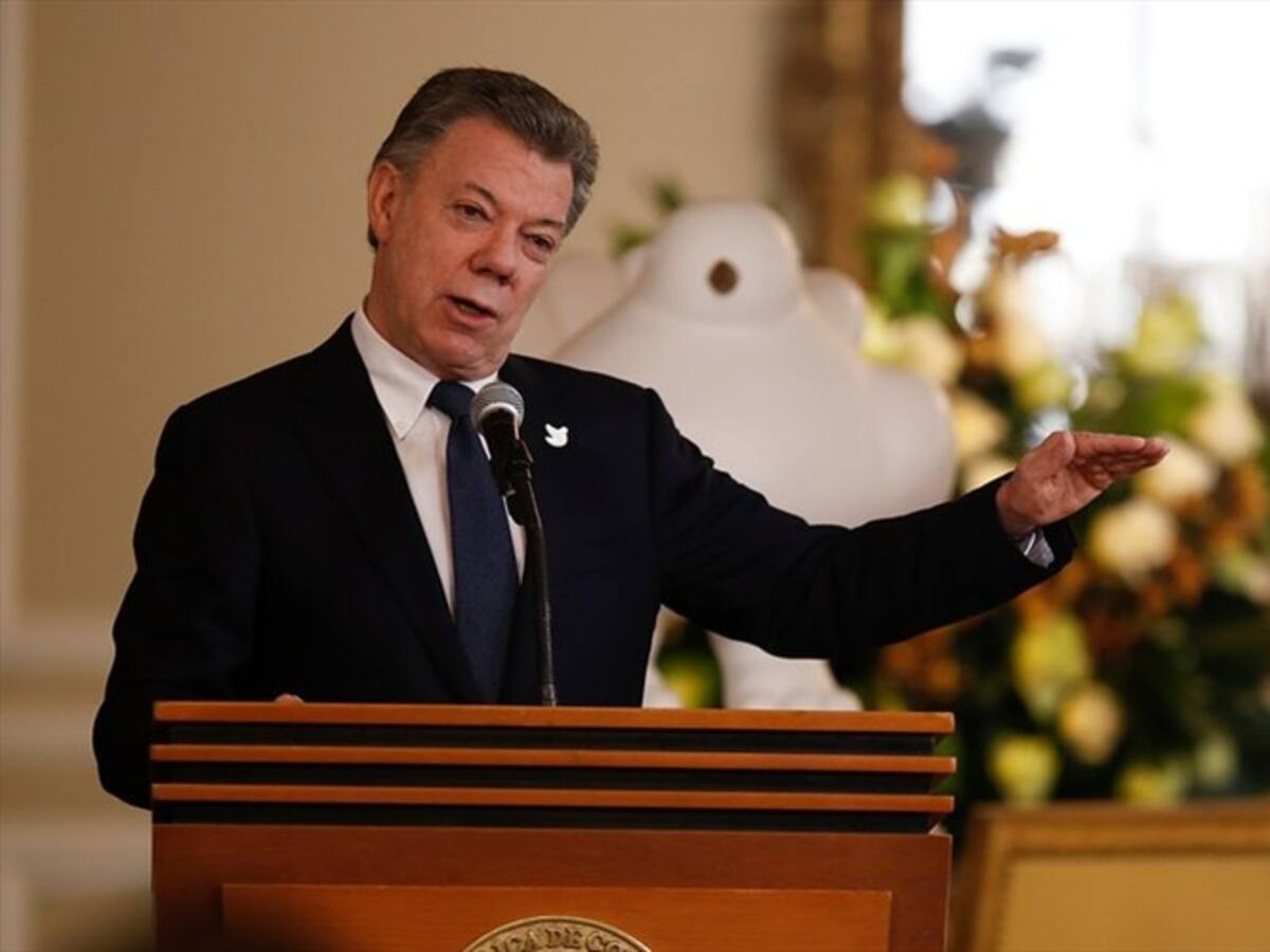 Santos ternó a exnotario que cumplió la edad de retiro forzoso