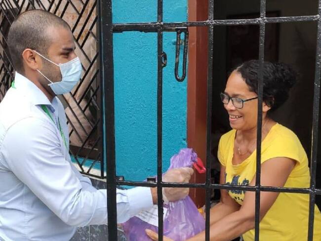 Alcalde local 1 continúa entrega de ayudas en Cartagena