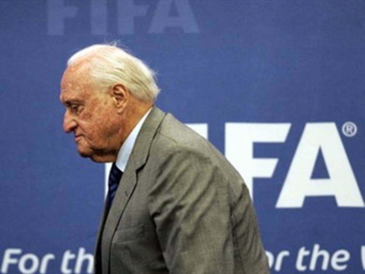 Revelan documentos que confirman sobornos a ex presidente de FIFA