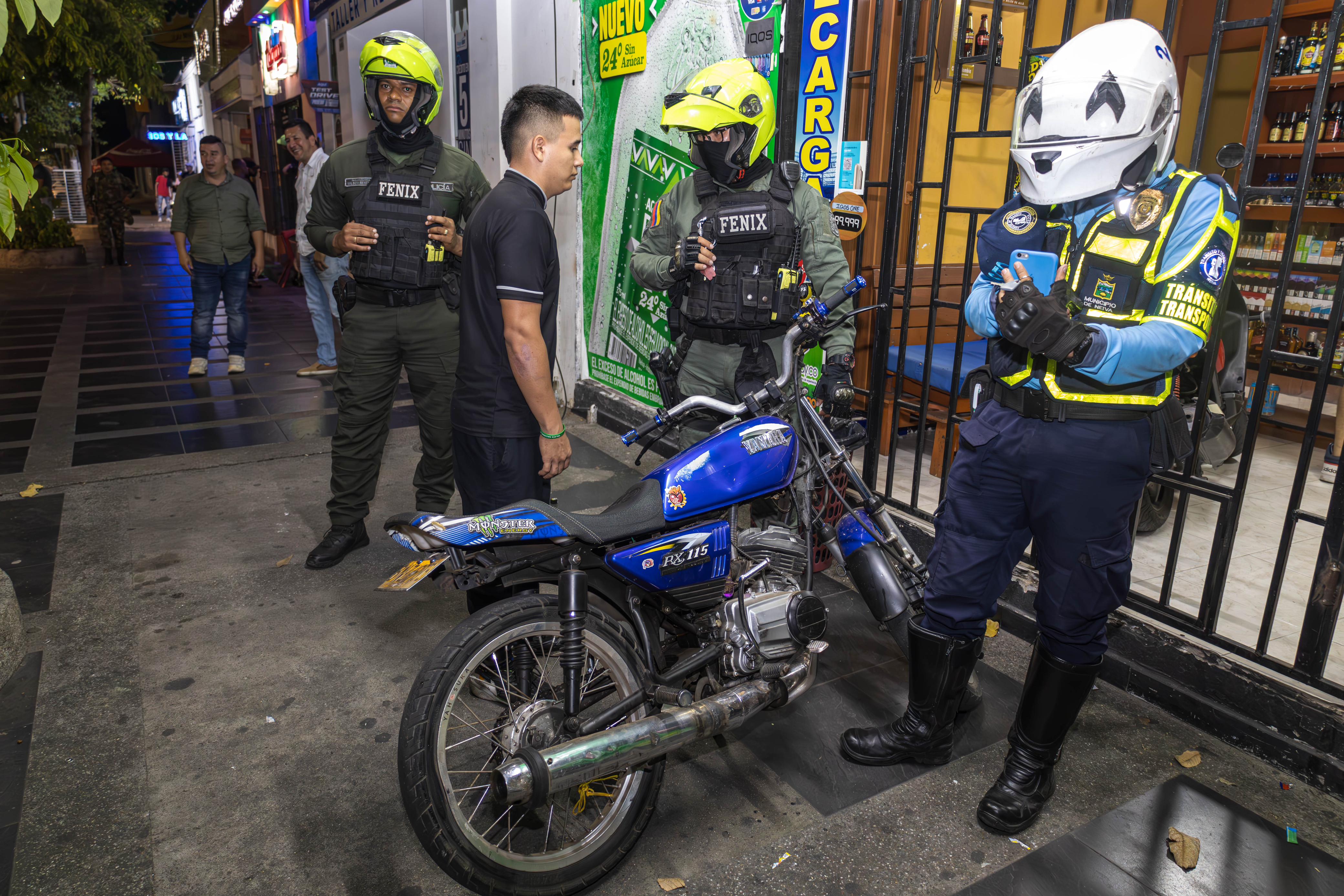 Restricción de circulación de estos vehículos desde las 11:00 p.m. hasta las 5:00 a.m. con excepciones.