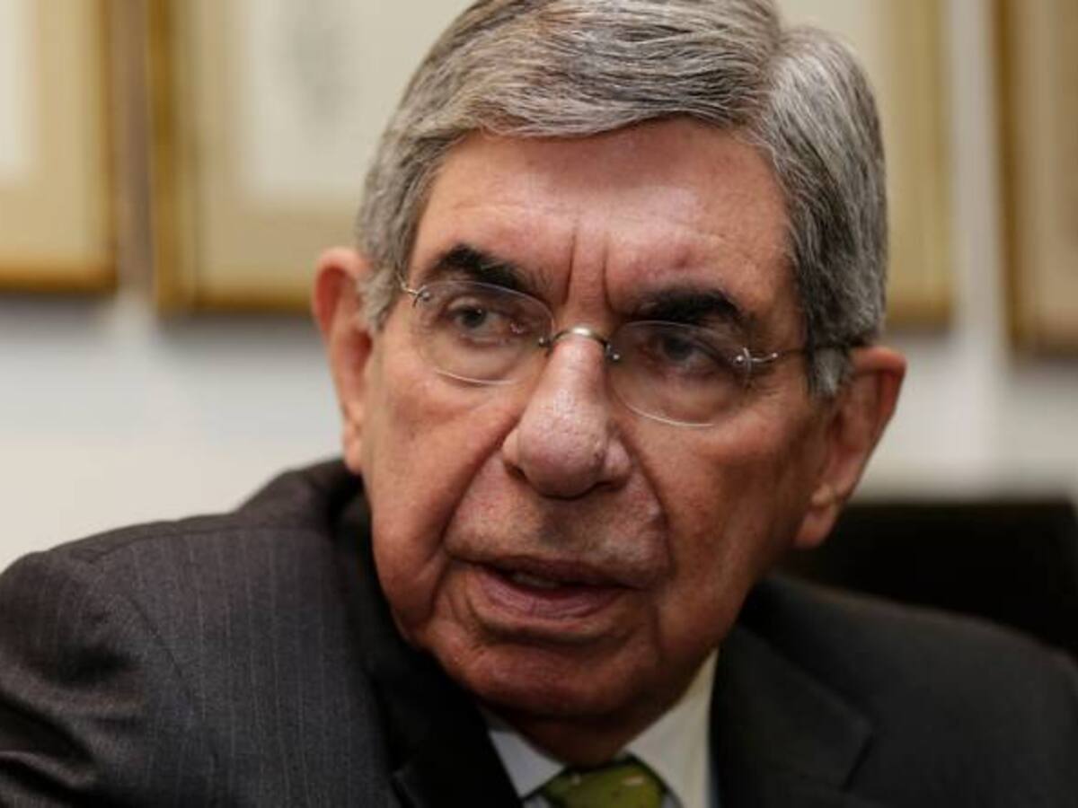 Nobel de Paz a Santos es un reconocimiento por sus esfuerzos por la paz de Colombia: Arias