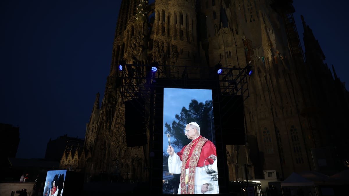 Papa León XIV bendice la Torre de Jesús de la Sagrada Familia, la más alta del mundo