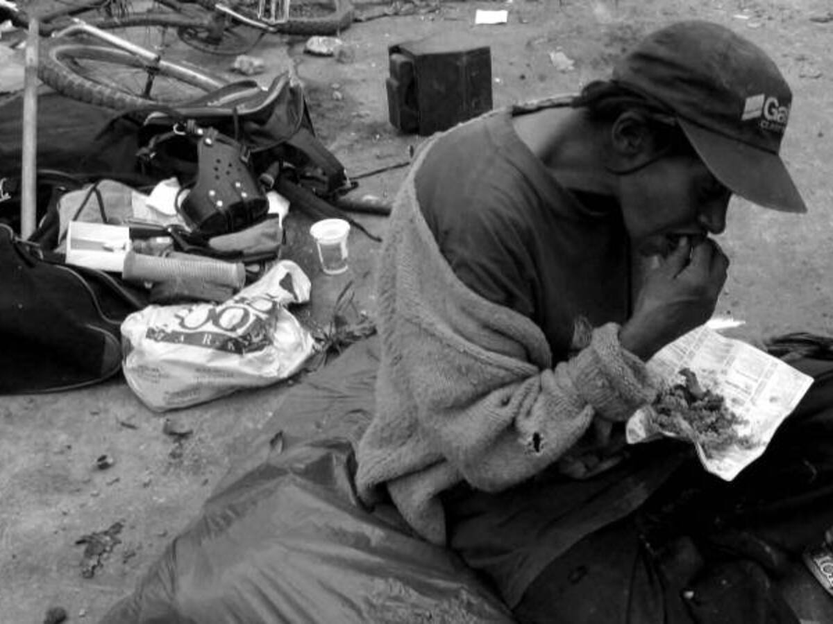 Fiscalía investiga denuncias sobre posible envenenamiento de comida entregada a habitantes de calle