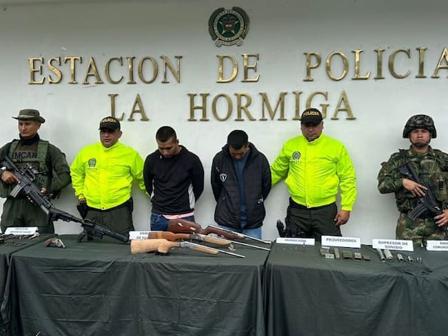 Las personas capturadas al parecer estarían dedicadas a la fabricación de armas y mantenimiento de armas de fuego en este municipio.