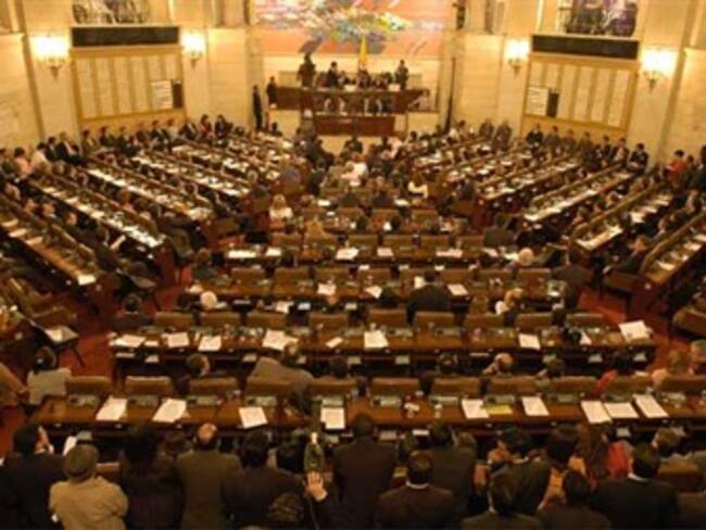 Plenaria del Senado aplaza votación final del marco legal para la paz