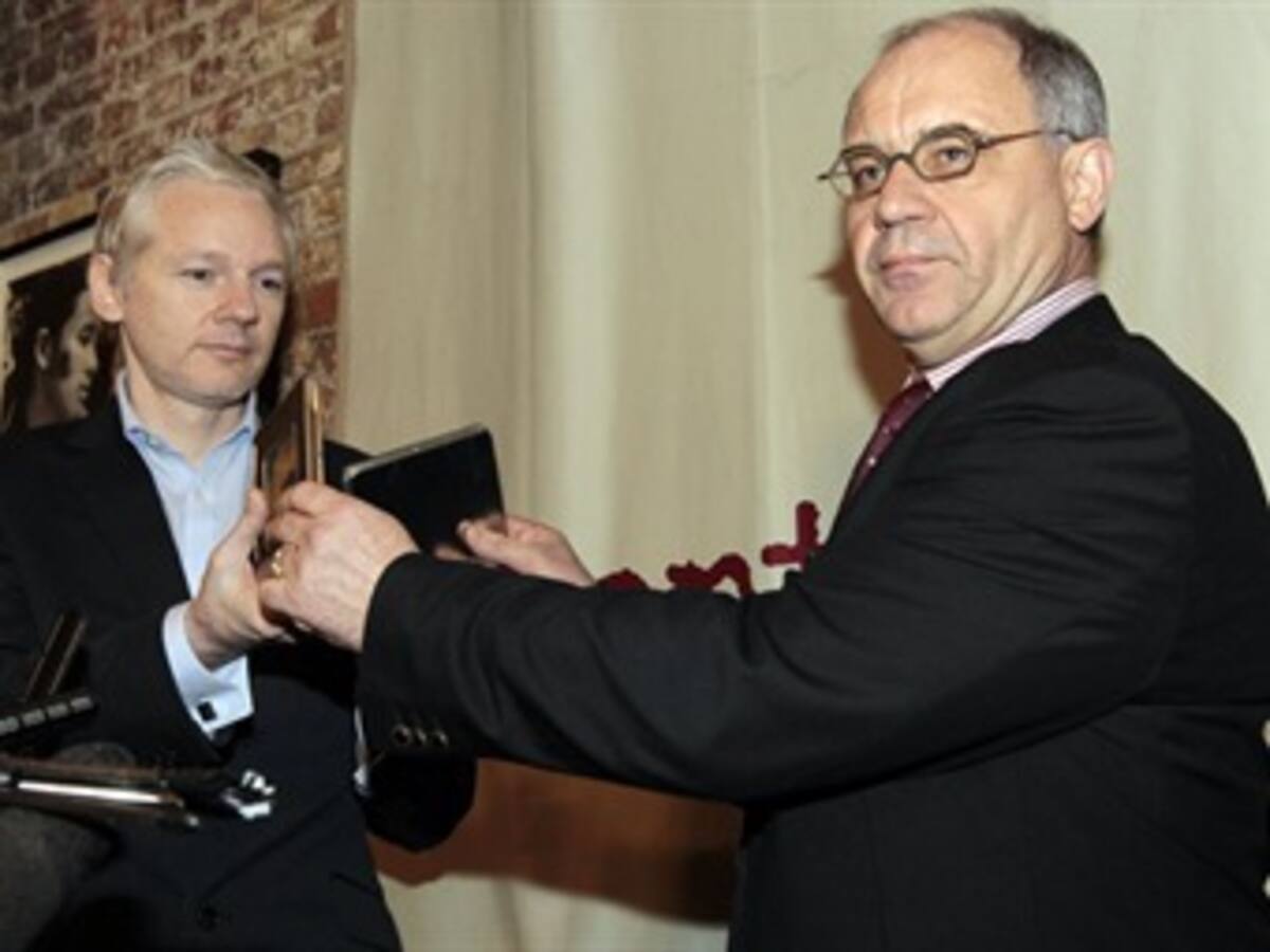 Wikileaks recibe discos compactos con detalles bancarios de cuentas de famosos