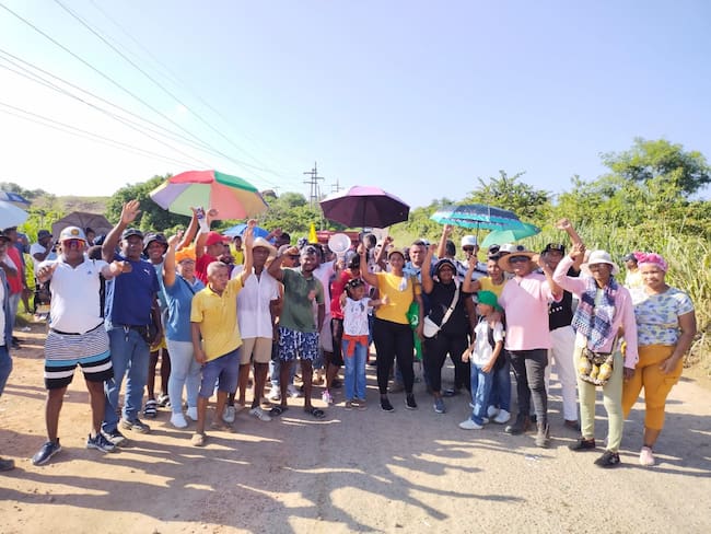 Habitantes de Pasacaballos bloquearon la vía a Barú para exigir solución de sus problemas