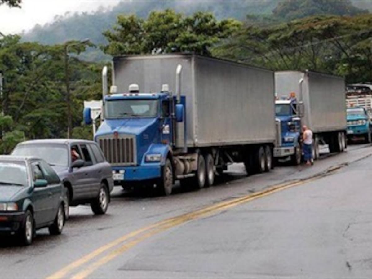 Vía La Línea con restricción de vehículos de carga por plan retorno