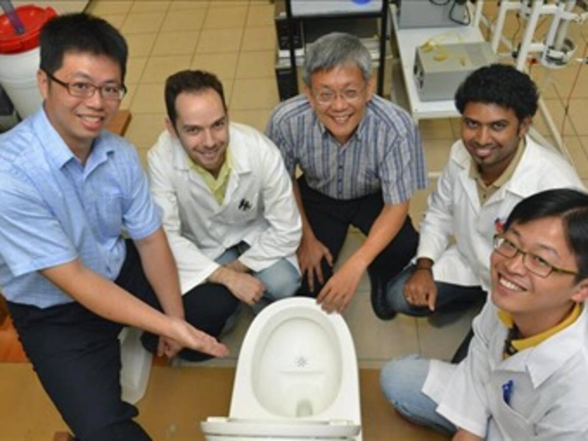 El innovador retrete que transforma orina y heces en abono y combustible