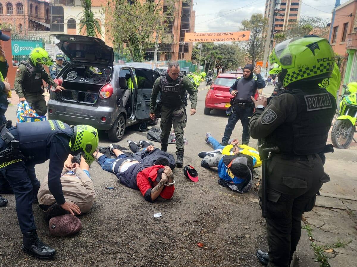 Capturan a cinco delincuentes tras violento robo en droguería al norte de Bogotá